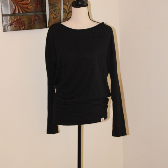 Vimmia, black open back long sleeve shirt - Picture 2 of 6
